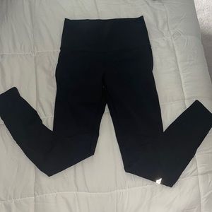 kids Lululemon leggings w/ netting pattern half way down leg